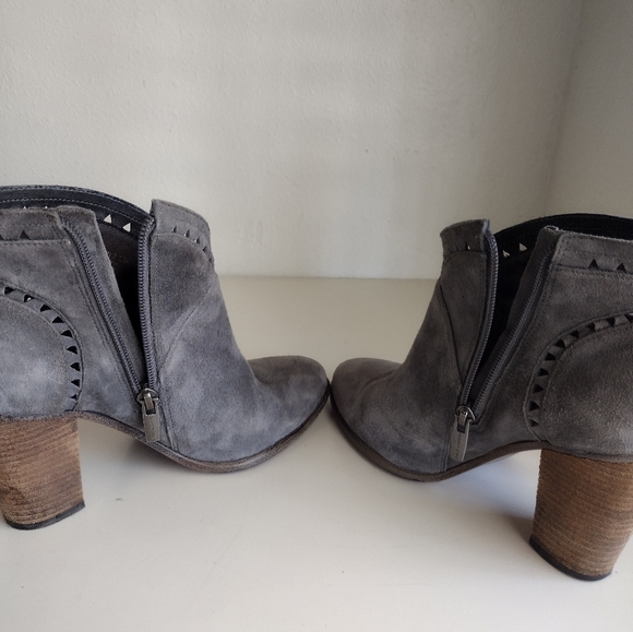 Vince Camuto size 7.5 - Picture 11 of 13